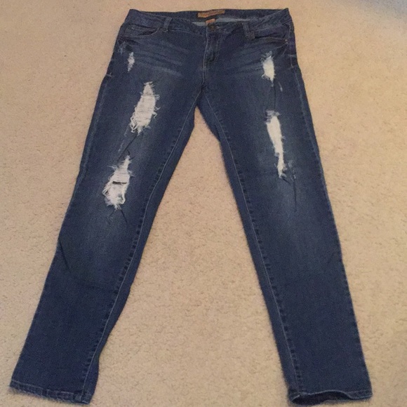 Celebrity Pink Denim - Skinny jeans with rips in front legs